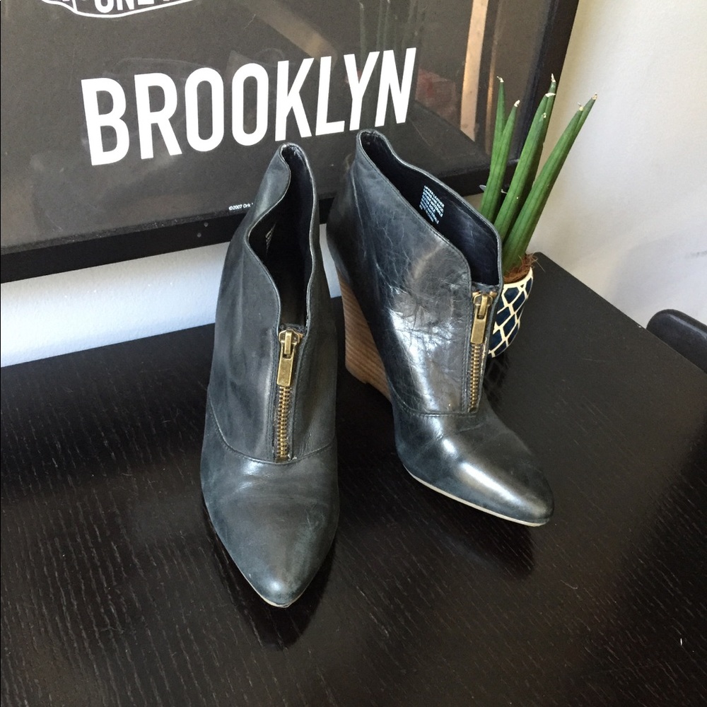 Reduced!! Hive & Honey Black Booties